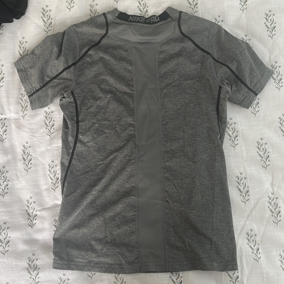 Youth Nike Pro Compression shirt - Picture 2 of 2